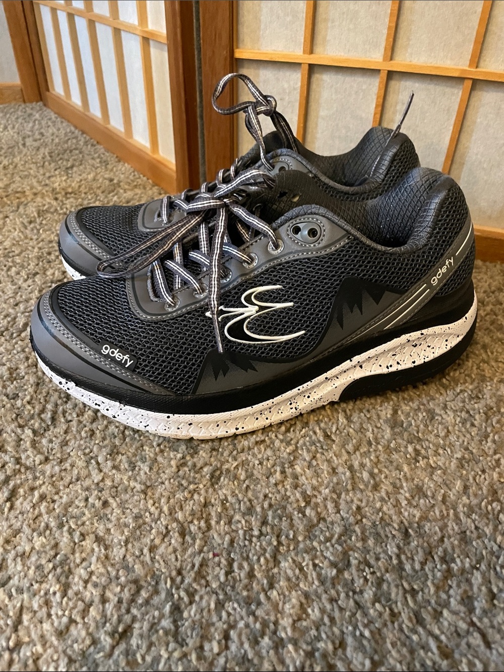 Gdefy Gravity Defyer Orthopedic Gray and Black Mesh Walking Sneakers